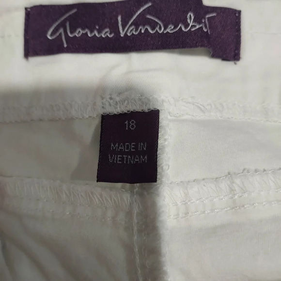 Gloria Vanderbilt Shell White Marion Cargo Shorts in Size 18 - Picture 10 of 12
